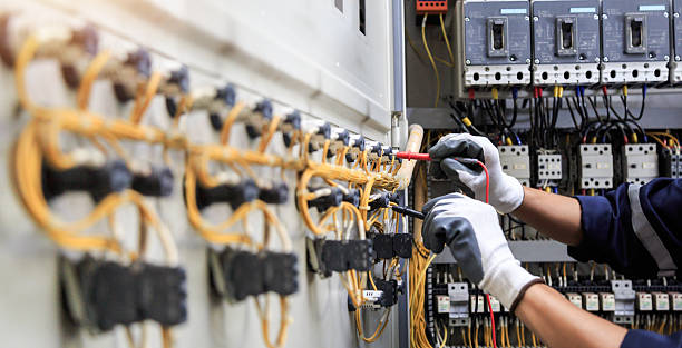 Professional Electrician technician working in Felida, WA